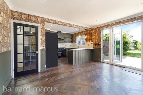3 bedroom semi-detached house to rent, Elmwood Drive, EPSOM