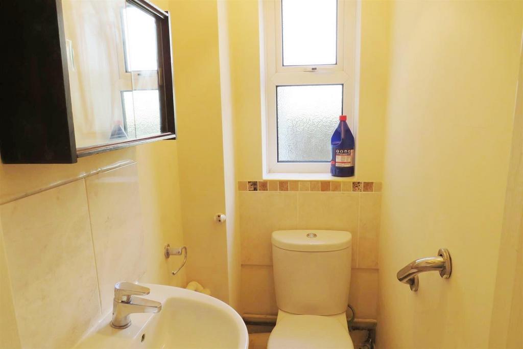 Cloakroom/wc