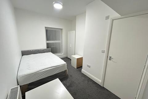 Flat to rent, Upper Town Street, Bramley, LEEDS