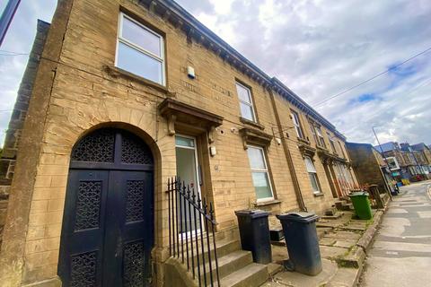 Flat to rent, Upper Town Street, Bramley, LEEDS
