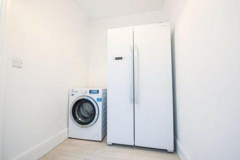 Flat to rent, Upper Town Street, Bramley, LEEDS