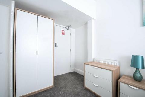 Flat to rent, Upper Town Street, Bramley, LEEDS