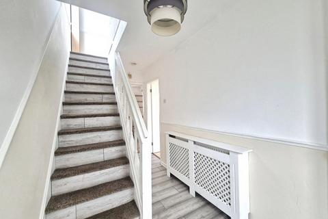 3 bedroom house to rent, Lynmouth Drive, WIGSTON