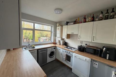 2 bedroom flat to rent, Kingsley Road, NORTHAMPTON