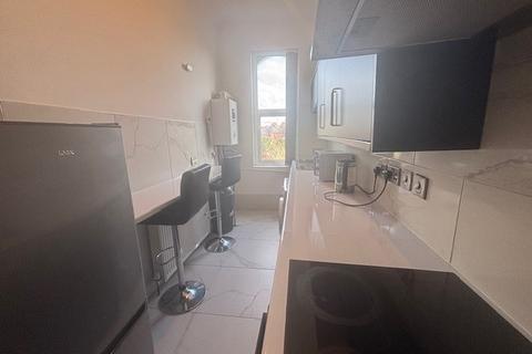 2 bedroom apartment to rent, Loughborough Rd, Nottingham