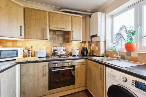 3 bedroom semi-detached house to rent, Seymour Avenue, BRANDON