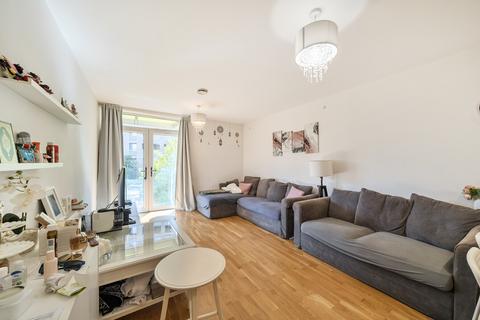 2 bedroom apartment for sale, Lakeside Drive, London