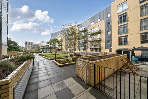 2 bedroom apartment for sale, Lakeside Drive, London