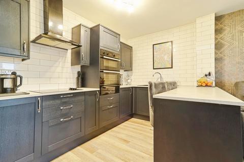 2 bedroom penthouse for sale, Chapman Road, Thornbury, BRADFORD