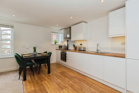 2 bedroom flat for sale, Oxford Road, Aylesbury