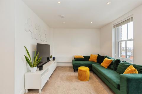 2 bedroom flat for sale, Oxford Road, Aylesbury
