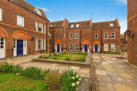 2 bedroom flat for sale, Oxford Road, Aylesbury