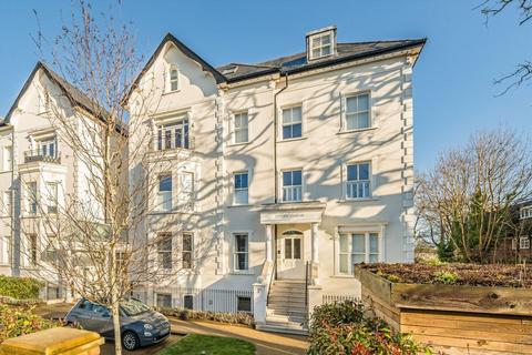 2 bedroom flat for sale, Oak Hill Road, Surbiton KT6