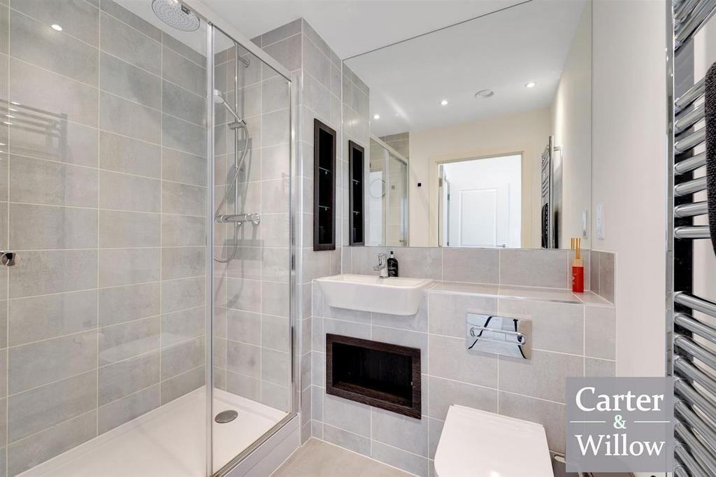En suite shower