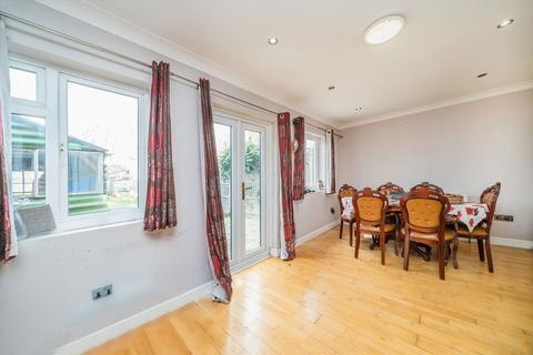 3 bedroom semi-detached house for sale, Hamilton Avenue, Surbiton KT6