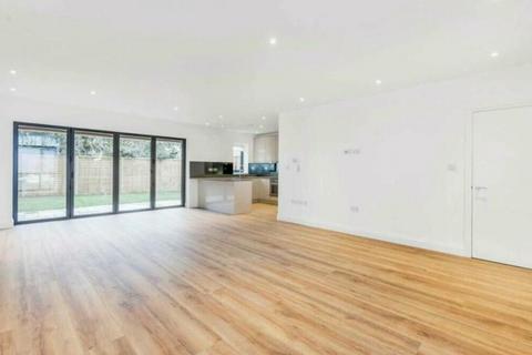 2 bedroom detached house to rent, Edeleny Close, East Finchley, London, N2
