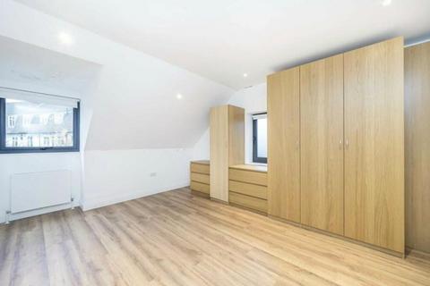2 bedroom detached house to rent, Edeleny Close, East Finchley, London, N2