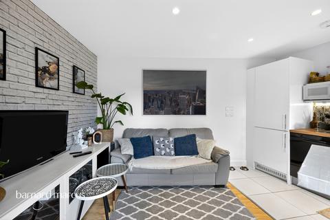 1 bedroom flat for sale, Silwood Street, London