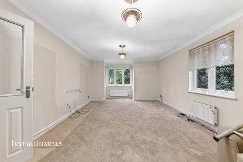 3 bedroom flat for sale, High Road, London