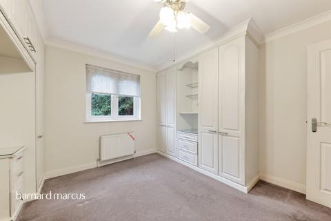 3 bedroom flat for sale, High Road, London