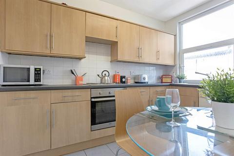 4 bedroom flat to rent, 86a BURLEY ROAD, LEEDS
