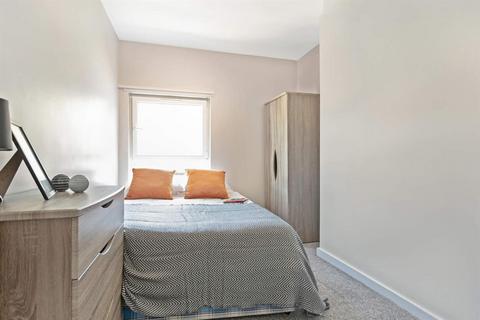 4 bedroom flat to rent, 86a BURLEY ROAD, LEEDS