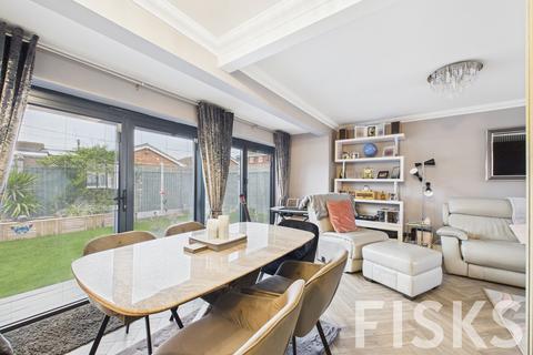 4 bedroom detached house for sale, Chapman Road, Canvey Island, SS8
