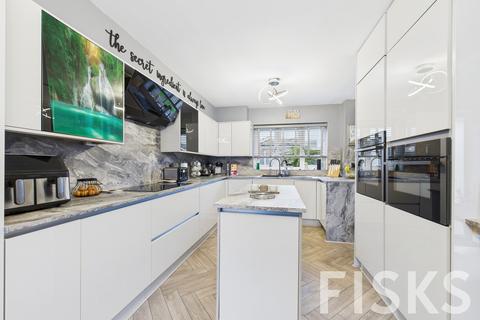 4 bedroom detached house for sale, Chapman Road, Canvey Island, SS8