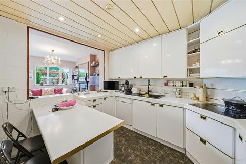 4 bedroom detached bungalow for sale, Heathview Avenue, Crayford, Dartford