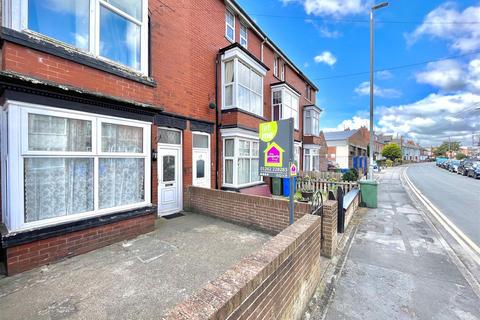 undefined, 2 Bed Second Floor Flat, Horsforth Avenue, Bridlington, YO15 3DG