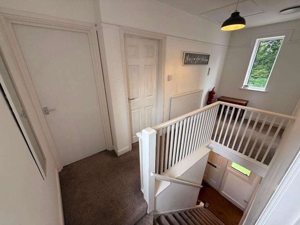 Bright, well-maintained upstairs landing with n...