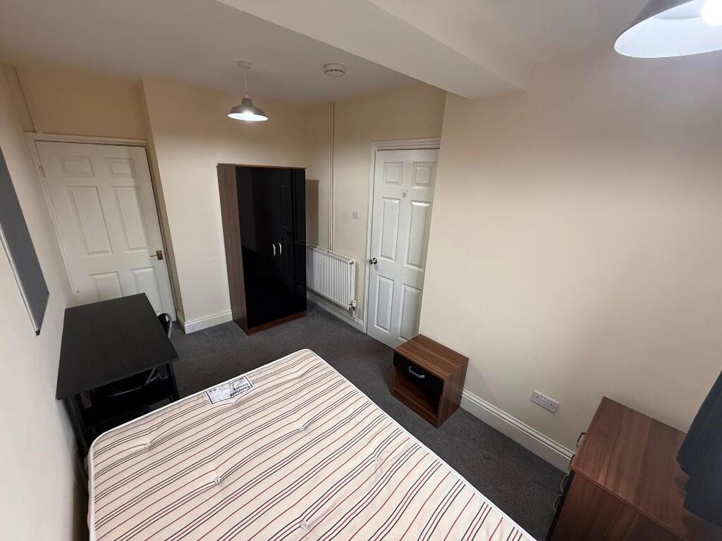 Well-presented bedroom with a double mattress, ...