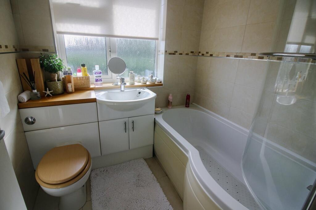 27 Tavistock Bathroom MKT.jpeg