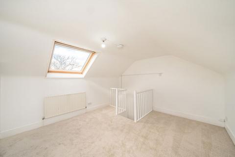 3 bedroom flat to rent, Albacore Crescent, London SE13