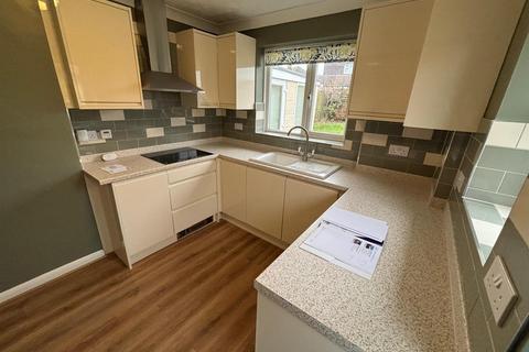 3 bedroom semi-detached bungalow to rent, Trevor Drive, Maidstone ME16