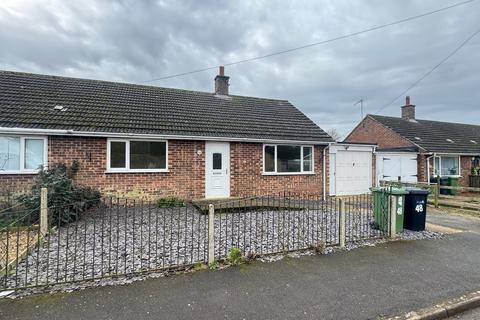 2 bedroom semi-detached bungalow to rent - Recreation Drive, Downham Market PE38