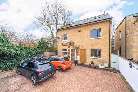 3 bedroom semi-detached house for sale, Albion Road, London N16