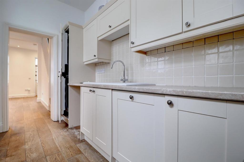 Kitchen 2.jpg