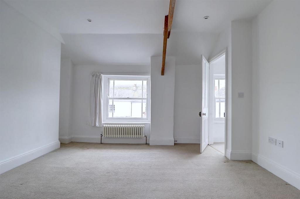 Bedroom 1 .2.jpg