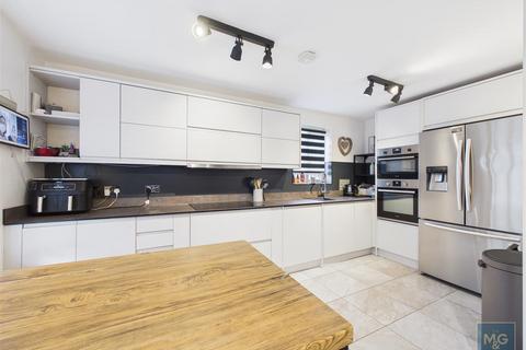 3 bedroom semi-detached house for sale, Mead Road, Bury St. Edmunds IP32