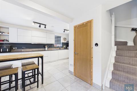 3 bedroom semi-detached house for sale, Mead Road, Bury St. Edmunds IP32