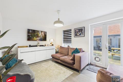 3 bedroom semi-detached house for sale, Mead Road, Bury St. Edmunds IP32