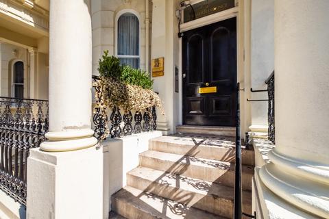 3 bedroom flat to rent, Prince of Wales Terrace London W8