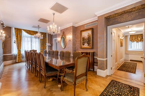 undefined, Kensington Road London W8