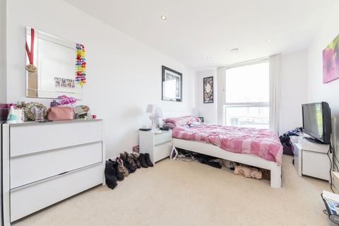 3 bedroom flat to rent, Seager Place, London SE8