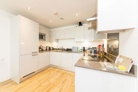 3 bedroom flat to rent, Seager Place, London SE8