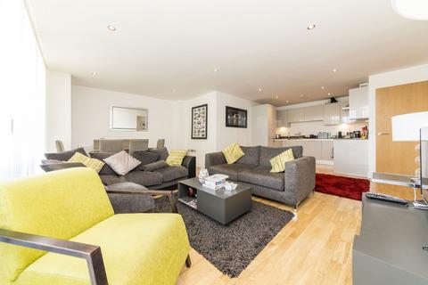 3 bedroom flat to rent, Seager Place, London SE8