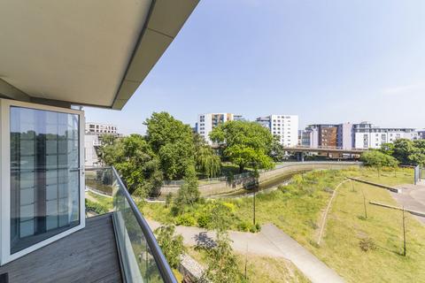 3 bedroom flat to rent, Seager Place, London SE8