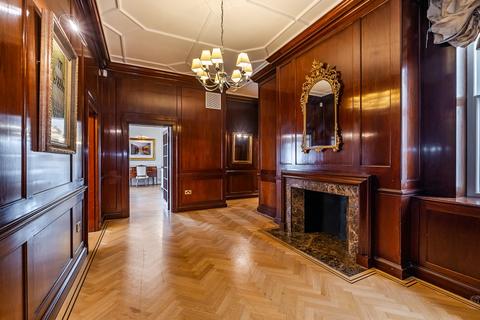 6 bedroom flat to rent, Kensington Road London W8