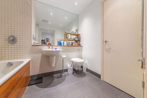 1 bedroom flat to rent, Horse Shoe Court, Clerkenwell EC1V